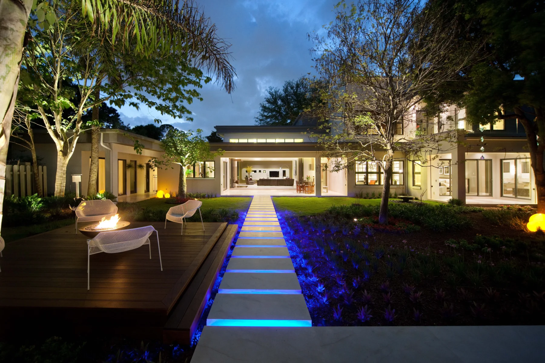 florida mansion with modern courtyard